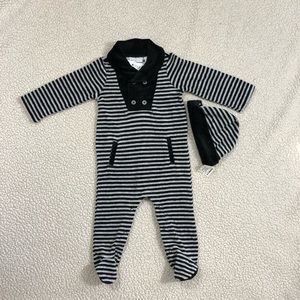**SOLD** NWT 2pc Infant snap up body suit w/ hat